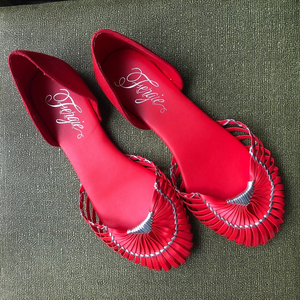 BRAND NEW Fergie Nickel Leather Closed Toe Flats